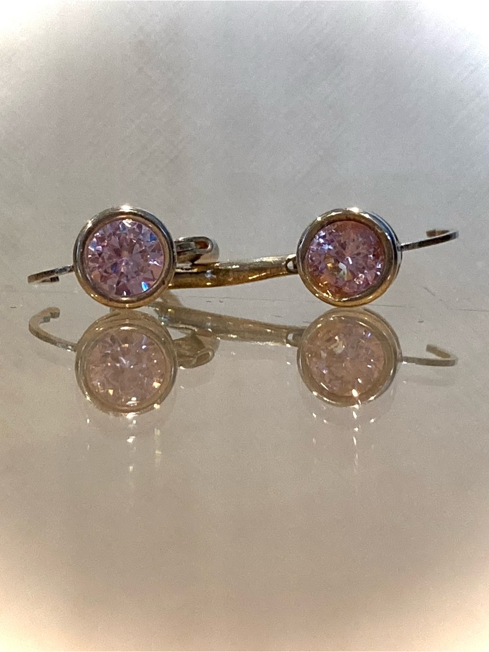 Bezel Set Round Light Amethyst; Light Yellow Gold tone metal
Leverback earrings